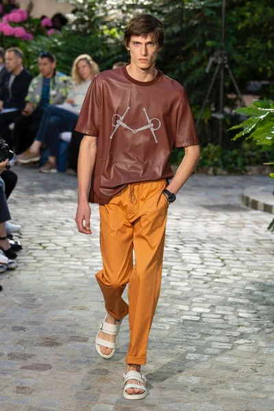Look 11